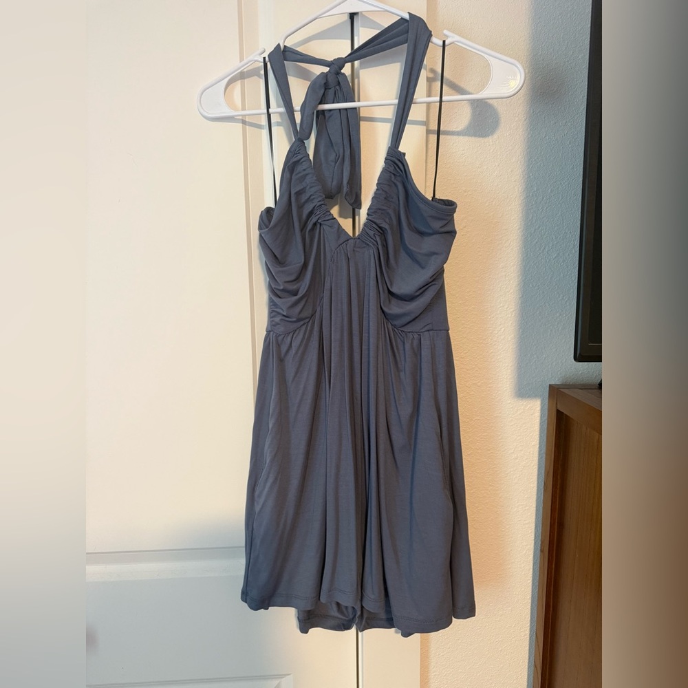 Chic Halter Neck romper in Gray